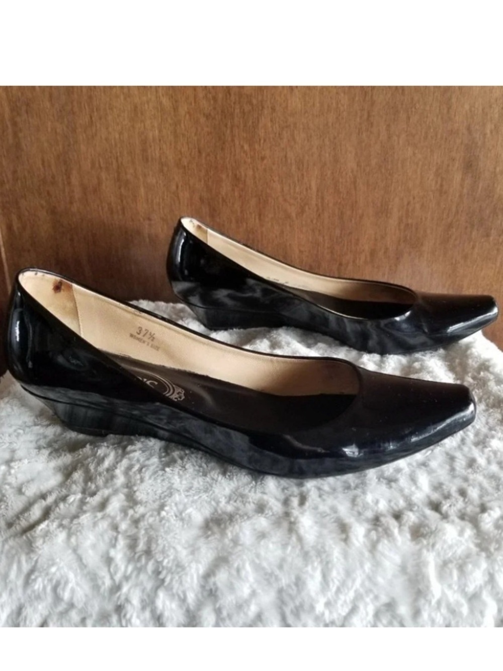 𝅺Tod's Kitten Heel Wedge Glossy Black 37.5